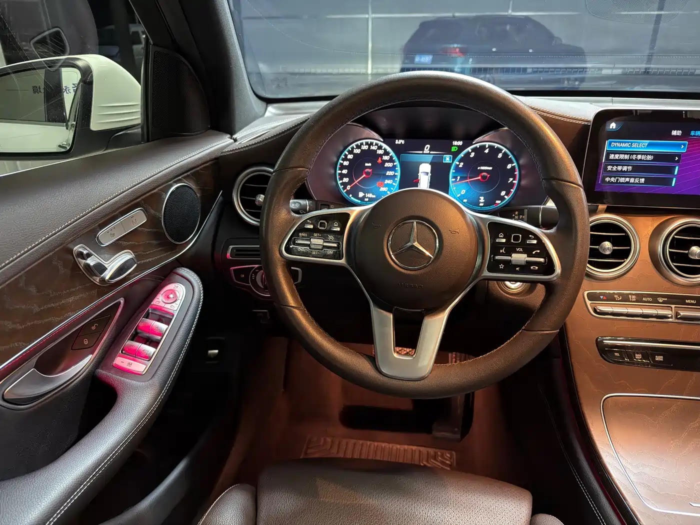 Mercedes-Benz GLC 2020 Facelift GLC 260 L 4MATIC Luxury фото 10