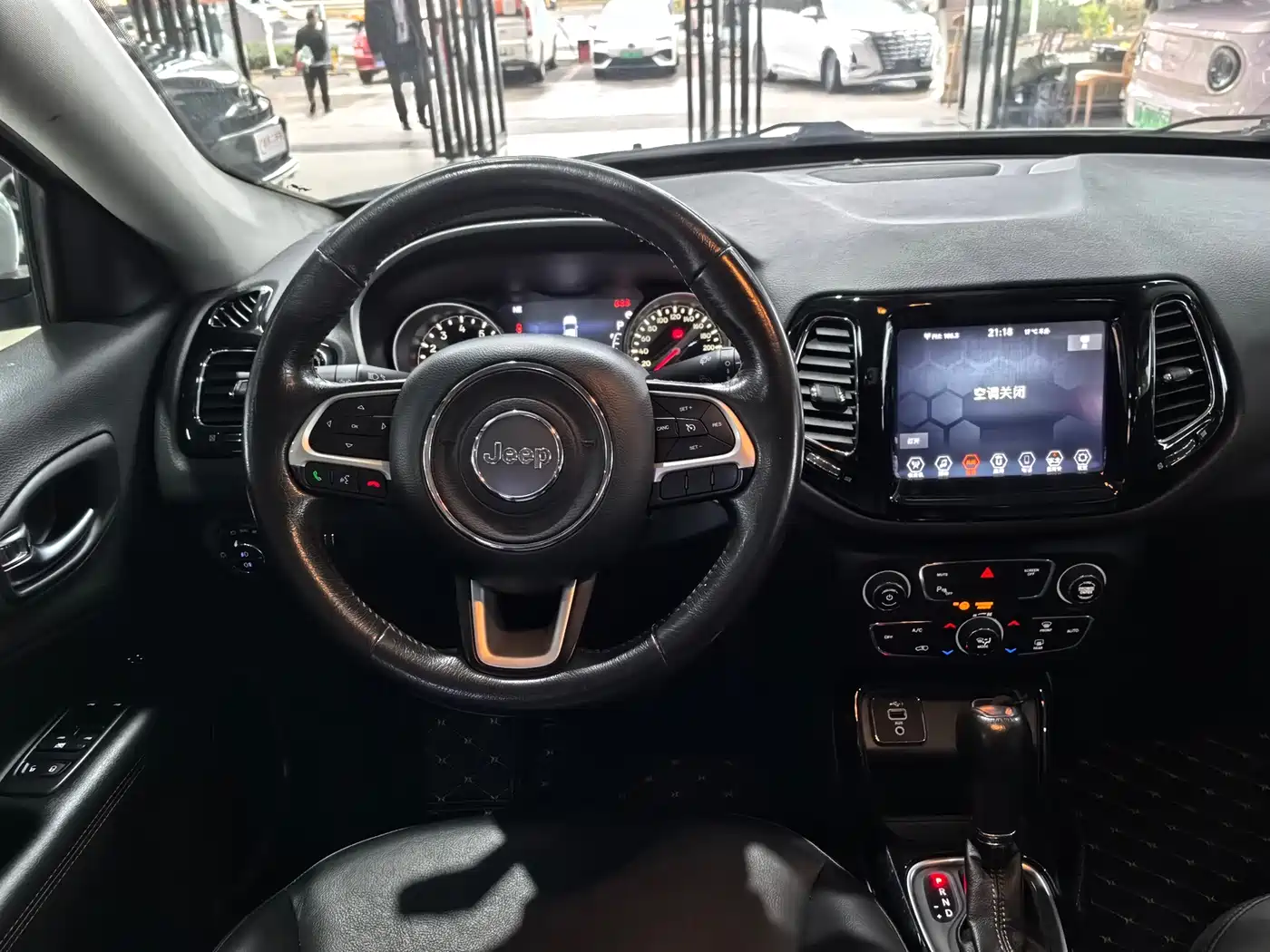 Фото 12 - Jeep Compass