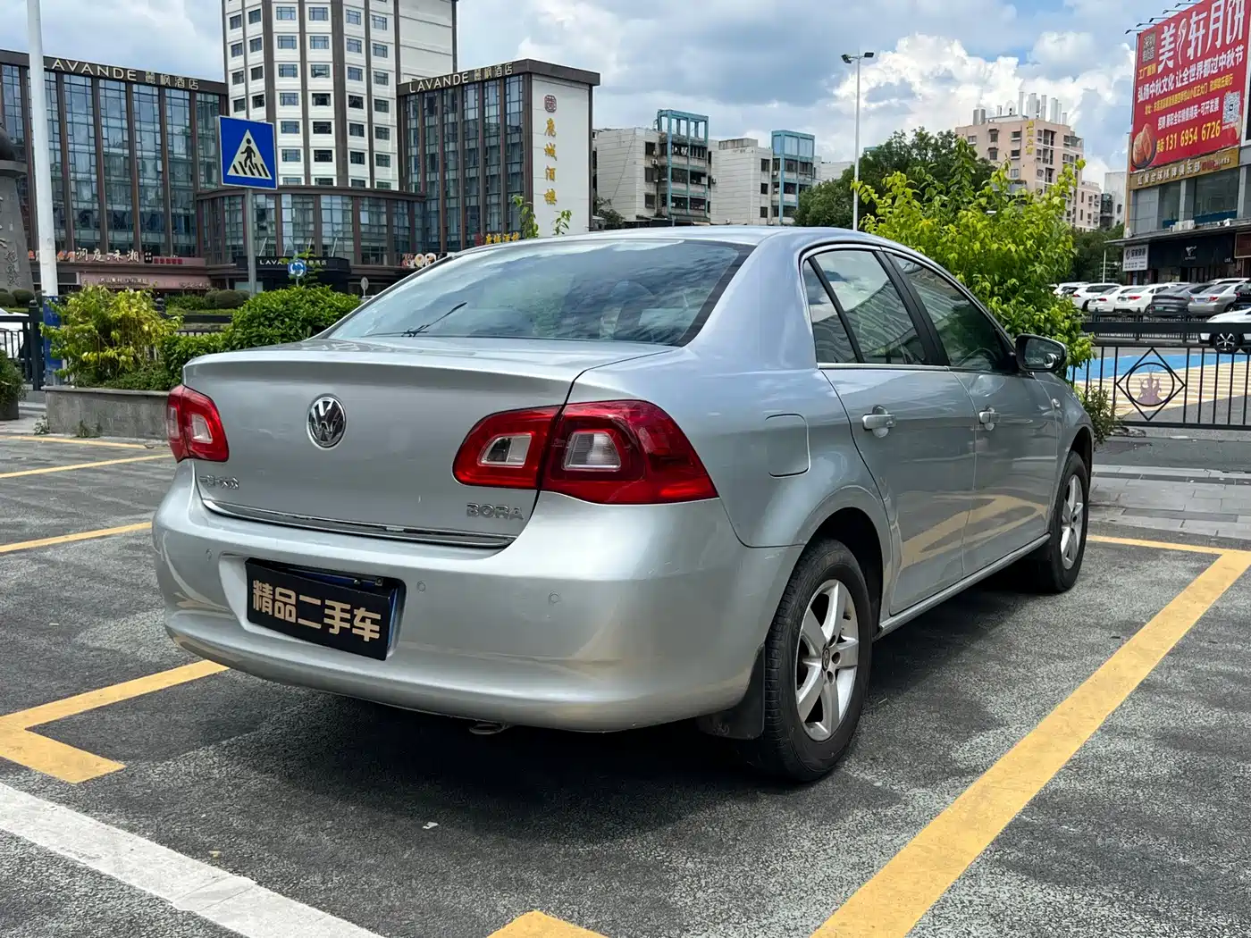 Volkswagen Bora 2011 2012 1.6L Automatic Fashion Model