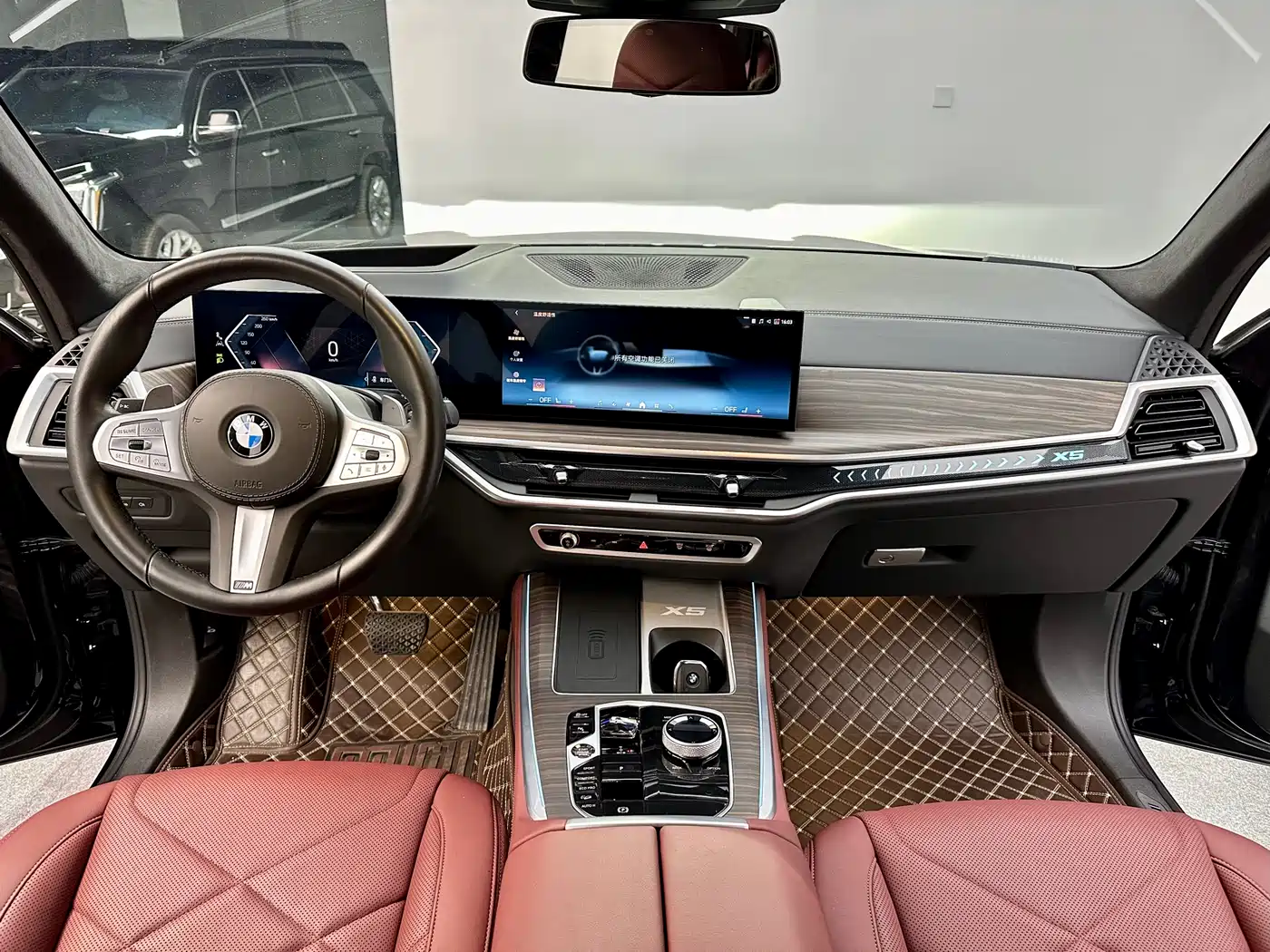 BMW X5 2023 xDrive 40Li M Sport Black Night Package фото 10