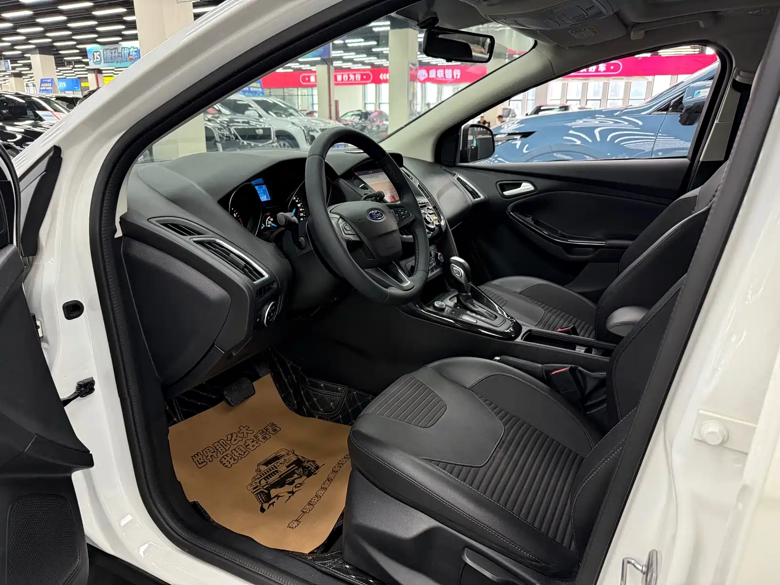 Фото 7 - Ford Focus