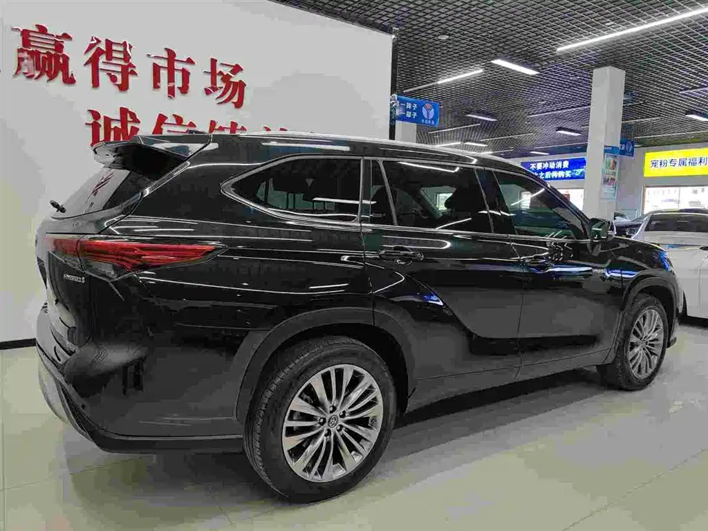 Toyota Highlander 2022 Model Dual Engine 2.5L 4WD Premium Edition 7-Seater фото 4