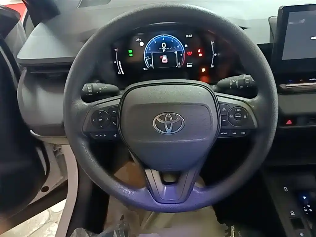 Toyota Corolla Cross 2025 2.0L Pioneer Edition фото 11