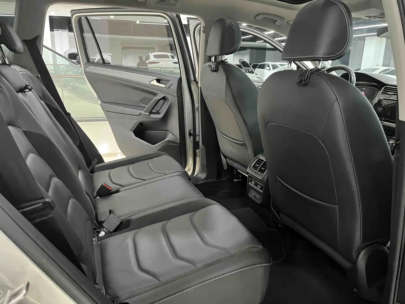 Volkswagen Tiguan L 2021 330TSI Automatic 2WD Smart фото 8