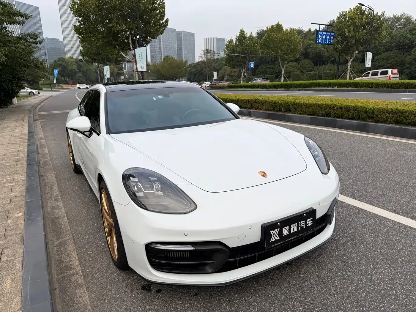 PORSCHE PANAMERA