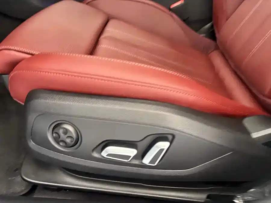Audi A4L 2025 2 Million Celebration Edition 40 TFSI Luxury Dynamic фото 5