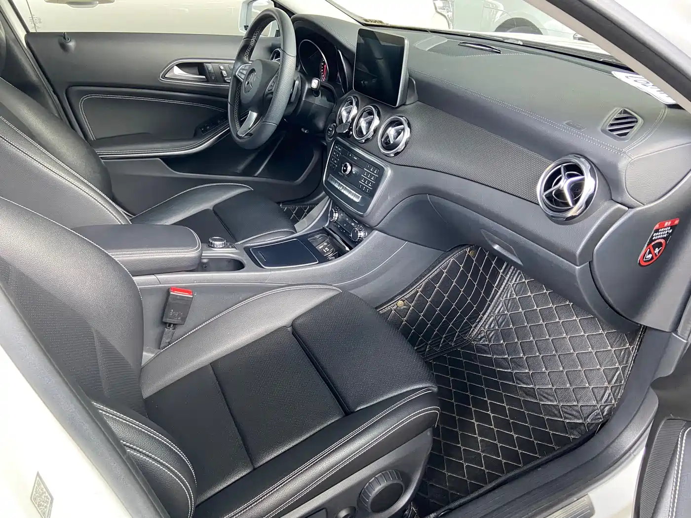 Mercedes-Benz GLA 2017 GLA 200 Fashion фото 12