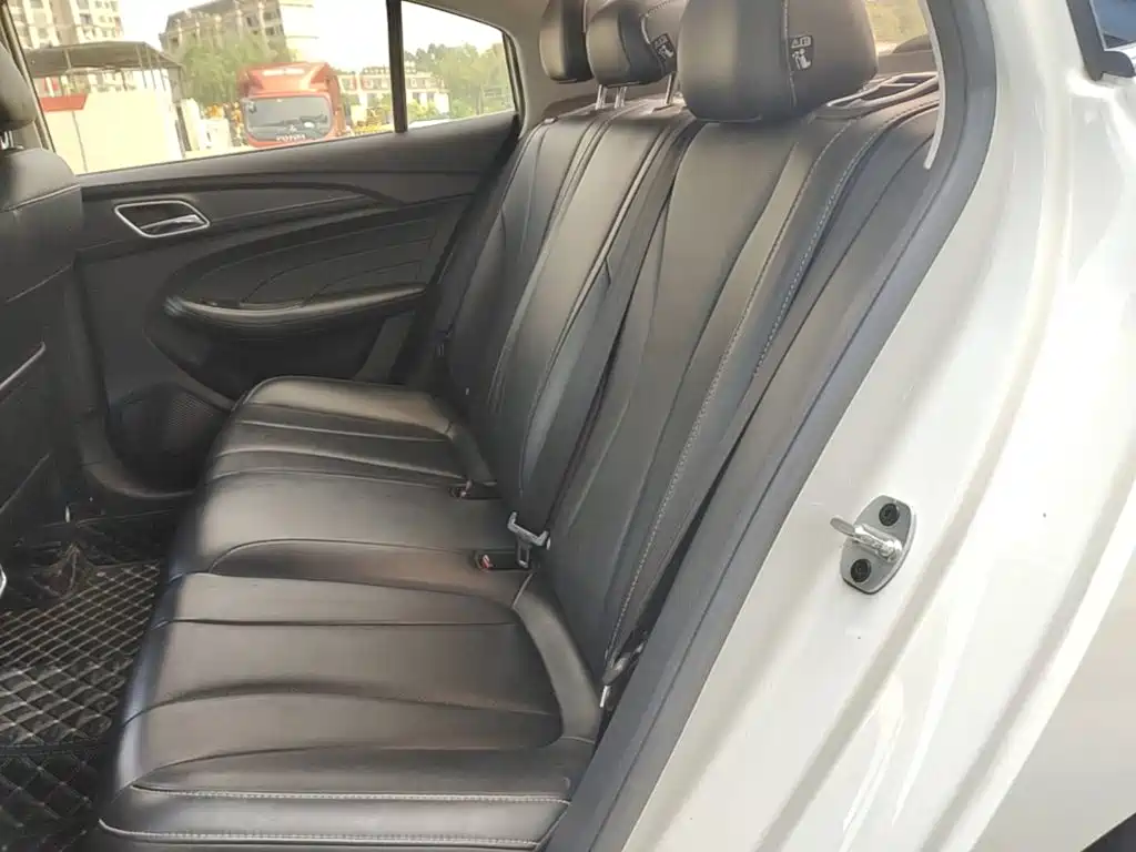 Roewe i5 2019 2019 1.5L Automatic 4G Connected LingHao Flagship Version