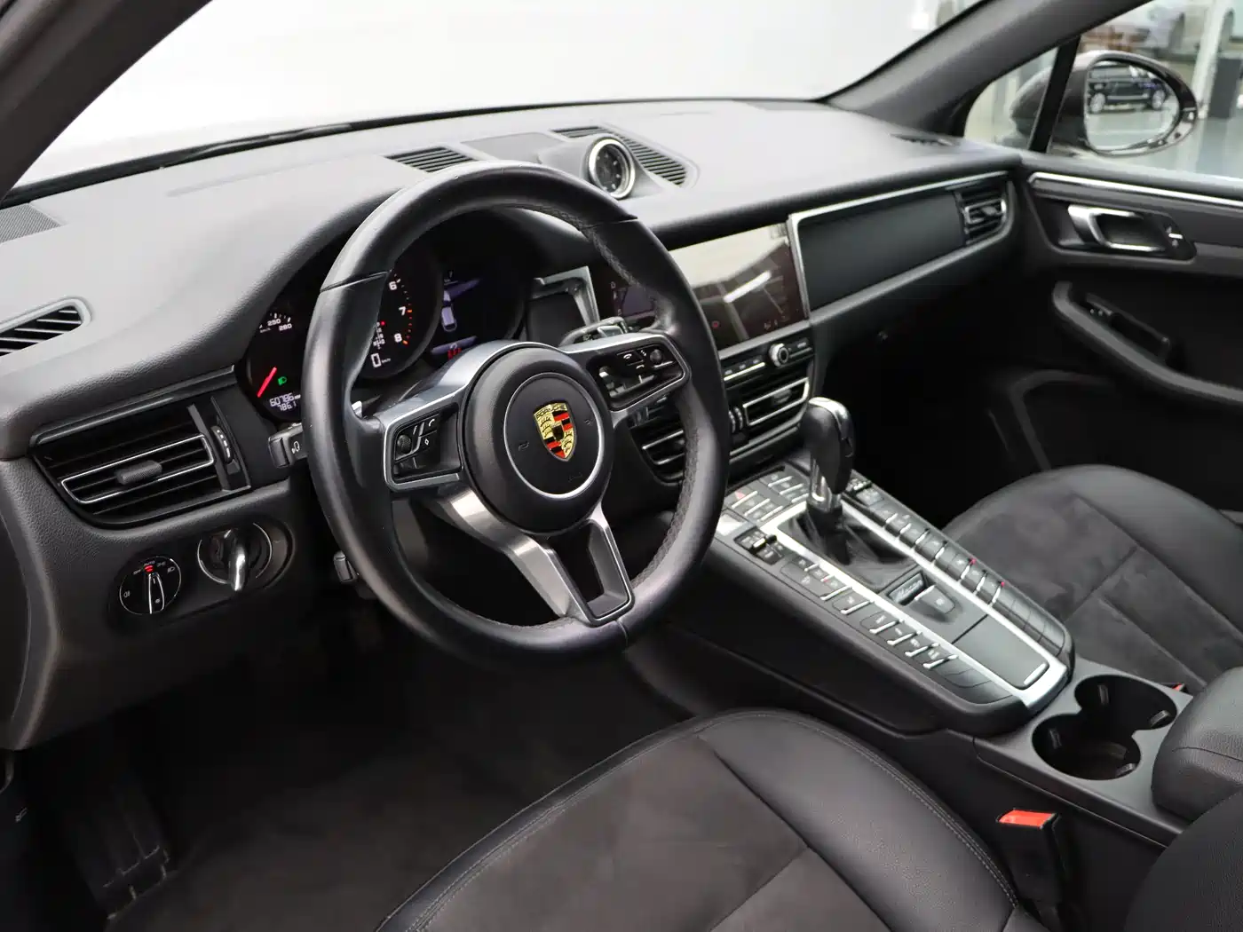 Porsche Macan 2020 Macan 2.0T фото 20