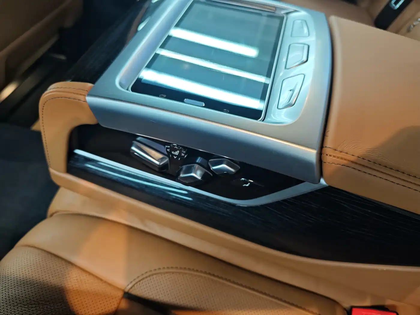 BMW 7 Series 2021 Model 740Li Leading M Sport Package фото 18