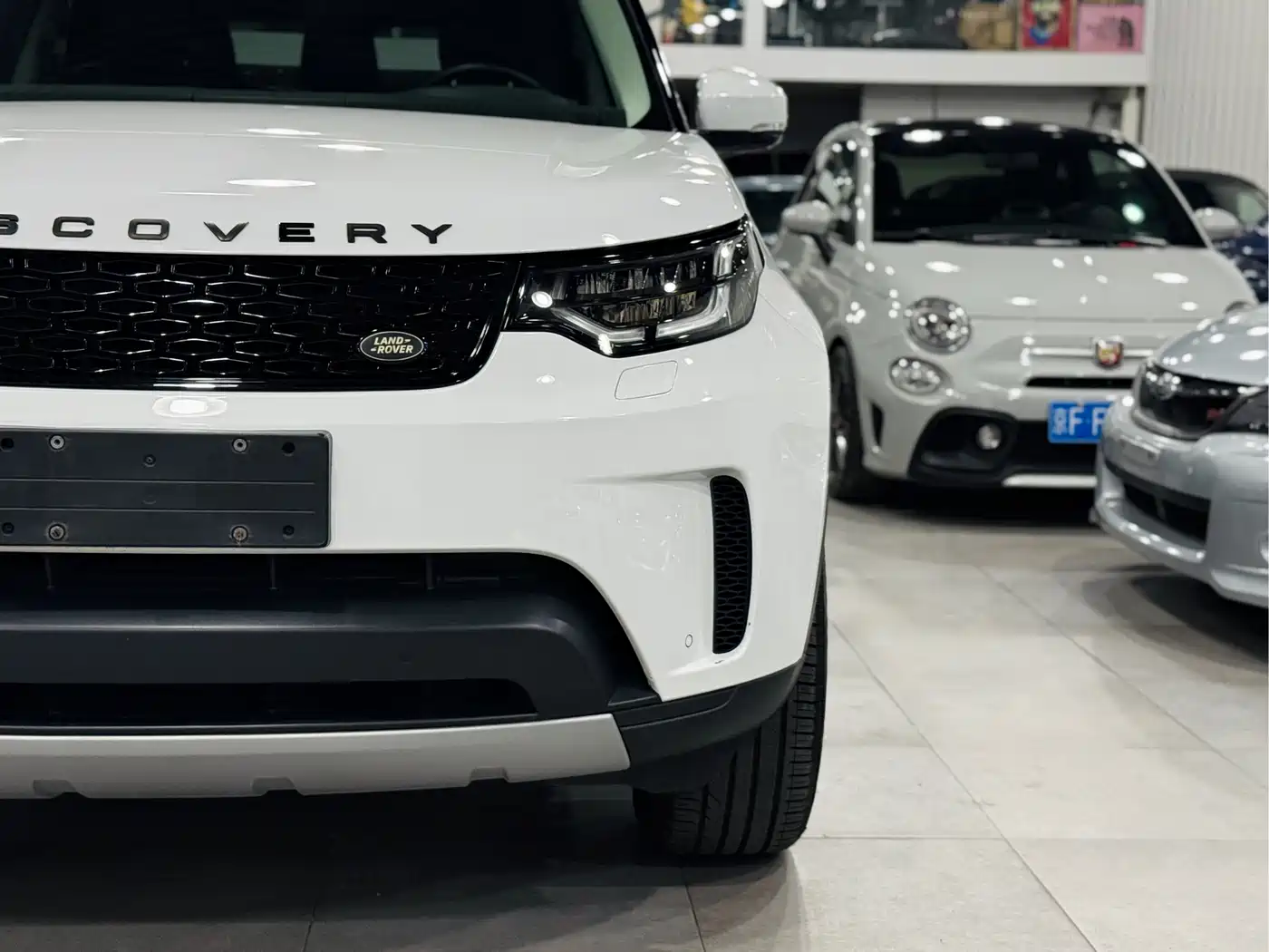 Land Rover Discovery 2017 3.0 SC V6 HSE фото 3
