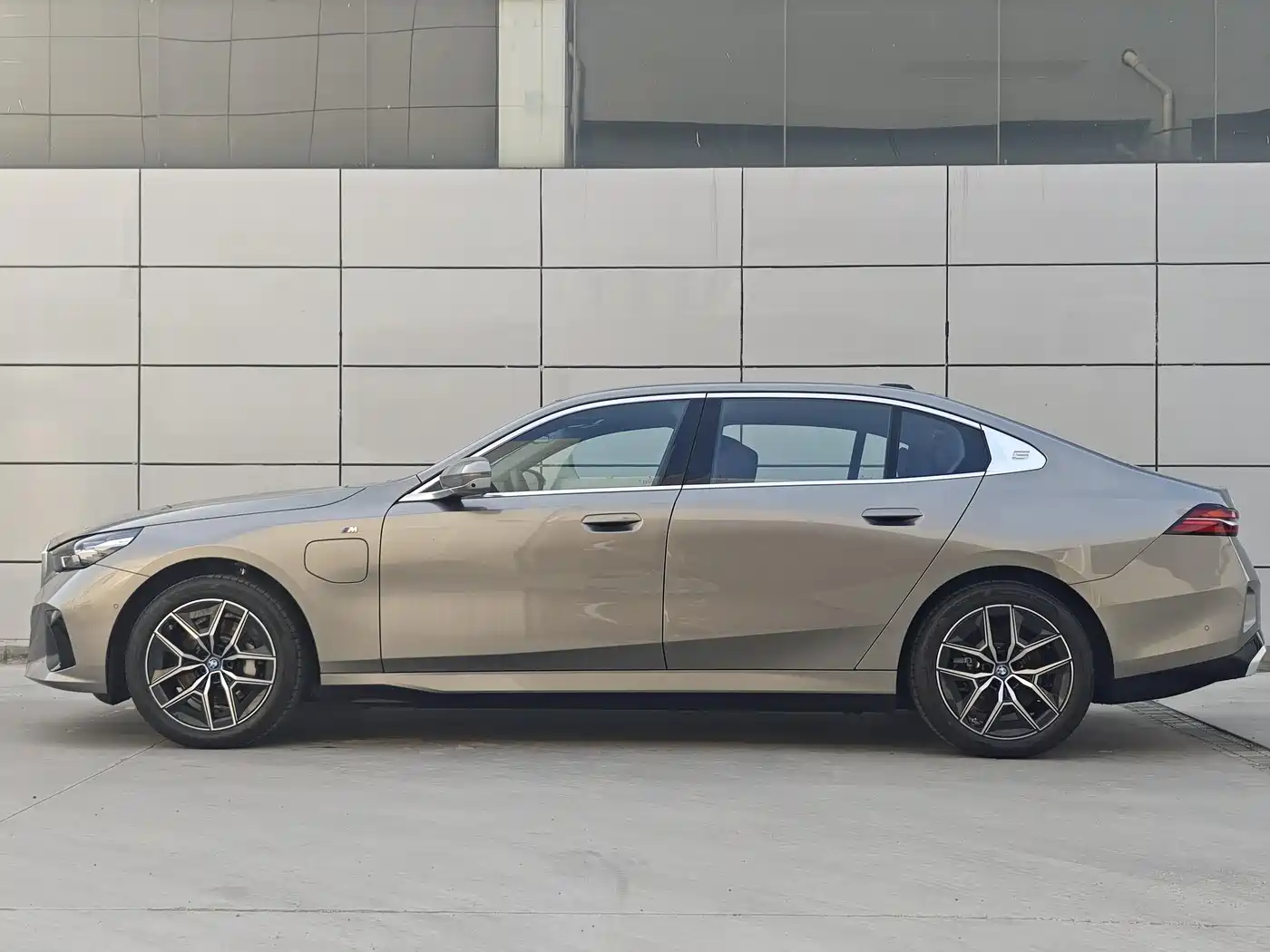 BMW I5