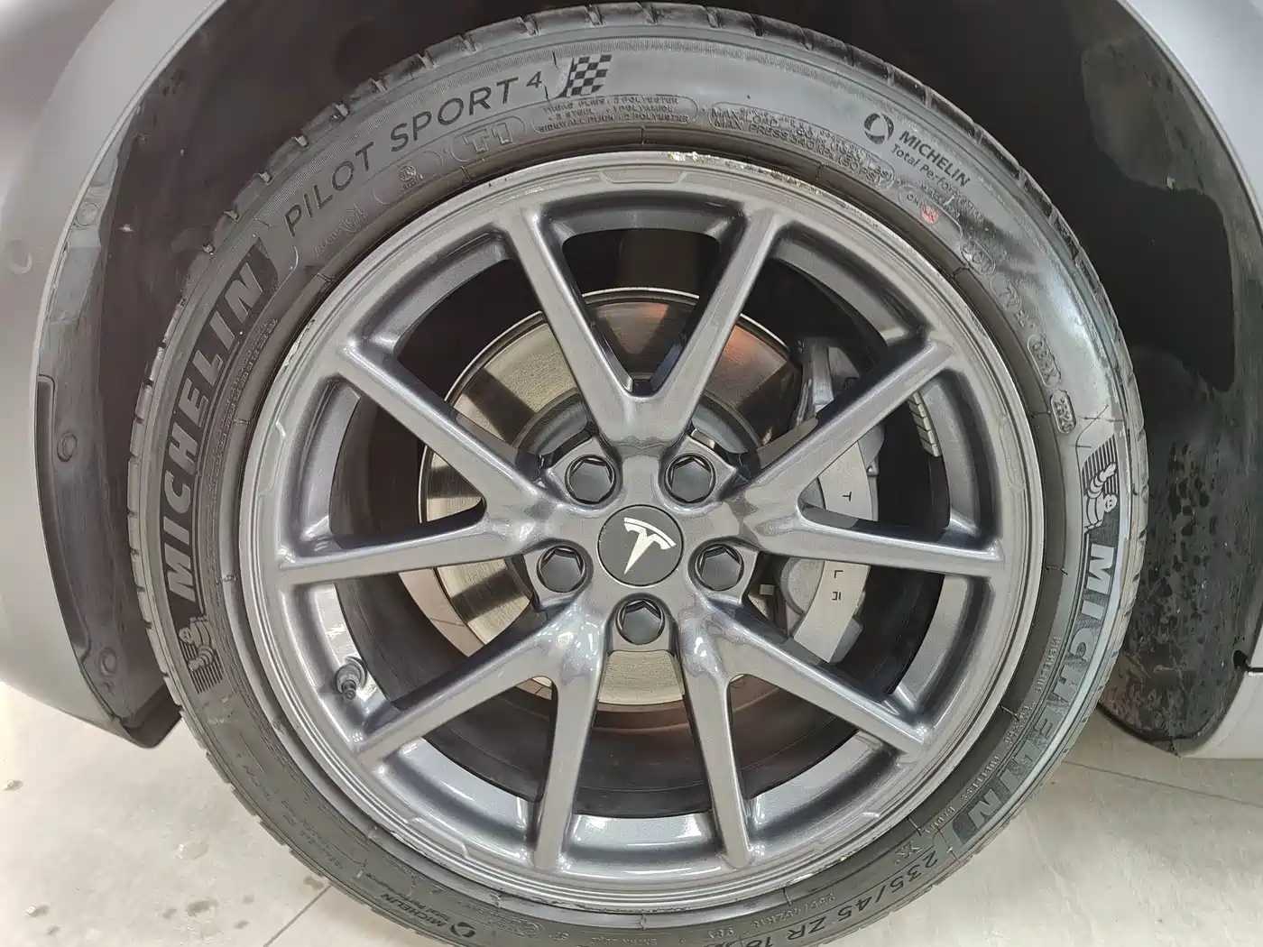 TESLA MODEL 3