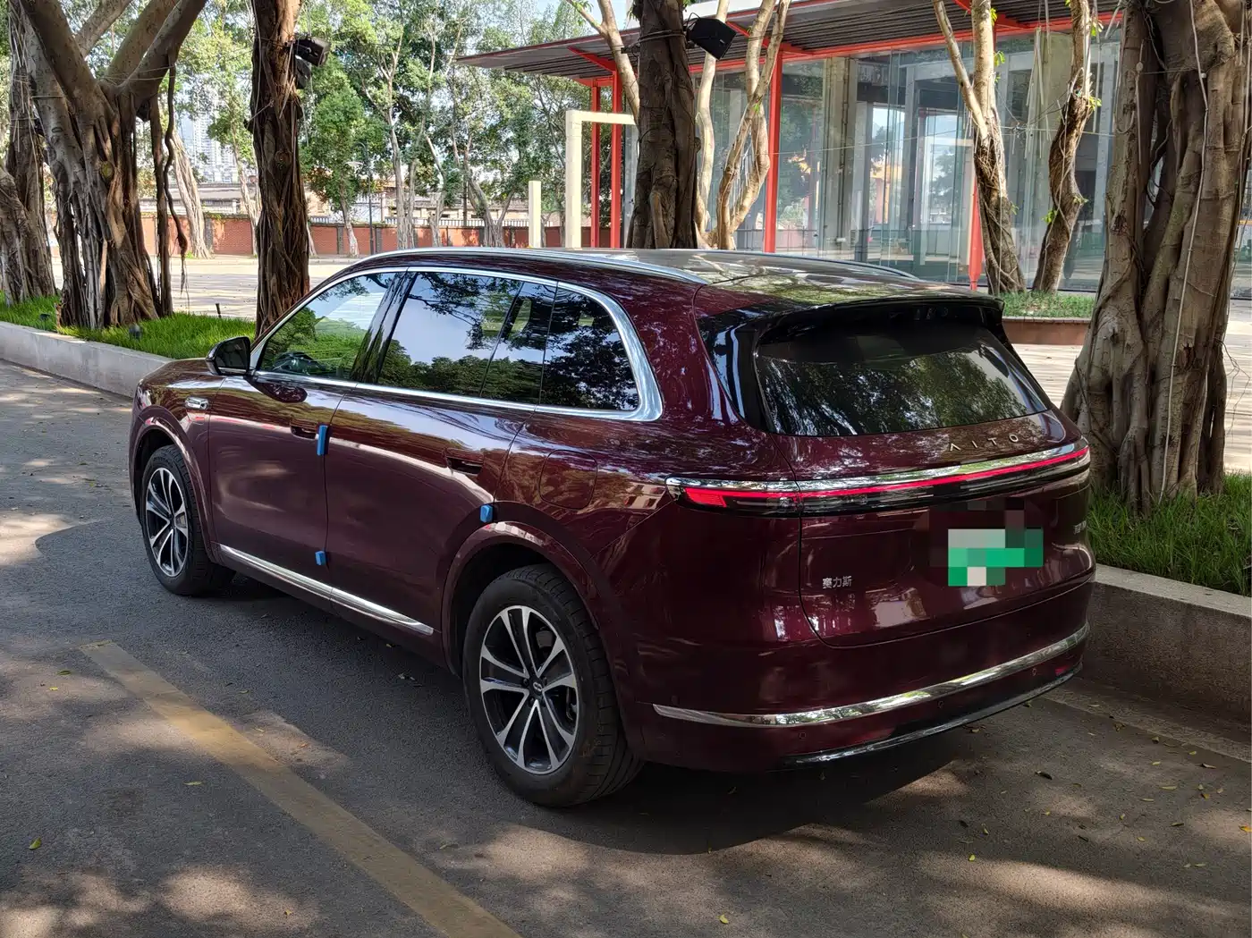 AITO Wenjie AITO M7 2026 Extended Range Max AWD 5-seater фото 6