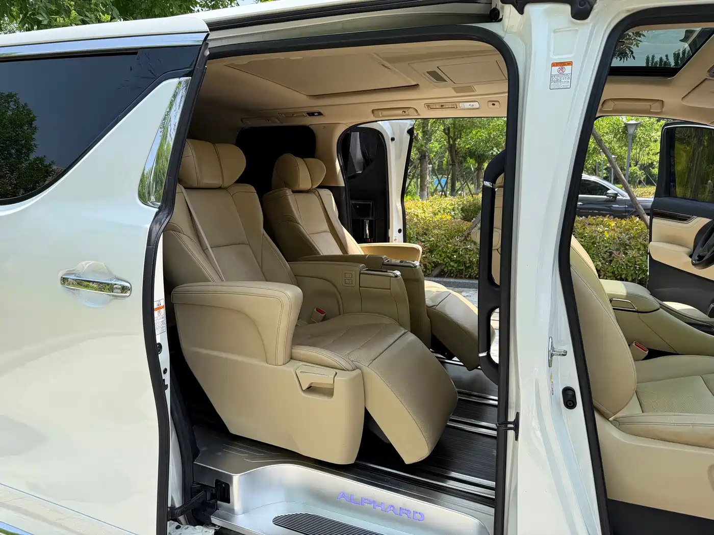 Toyota Alphard 2015 3.5L Luxury Edition фото 13