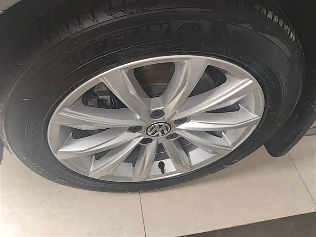 Volkswagen Passat 2017 280TSI DSG Prestige фото 23