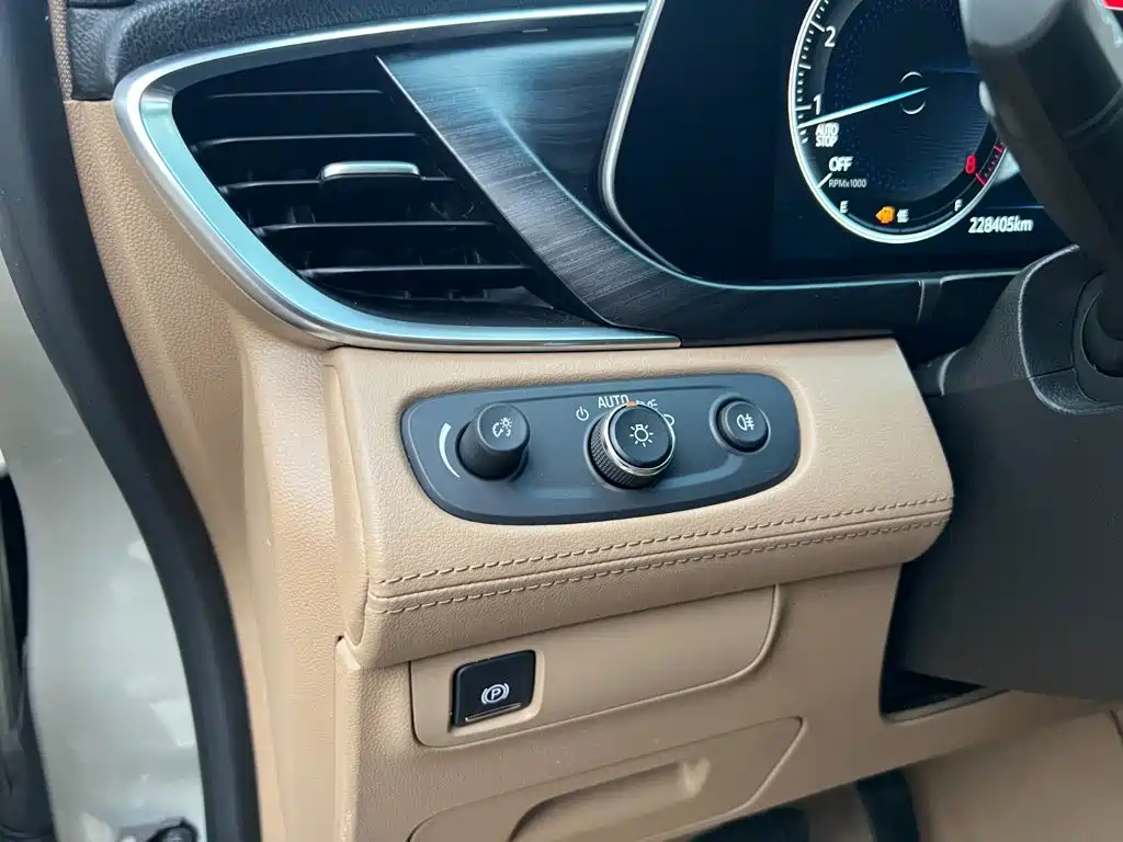 Фото 8 - Buick GL8