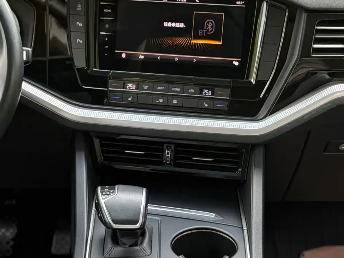 Фото 10 - Volkswagen Touareg