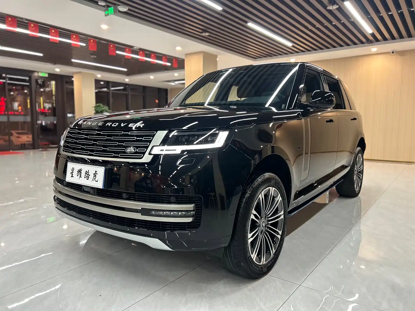 Land Rover Range Rover 2023 3.0 L6 400PS Golden Age 7-Seater Long Wheelbase