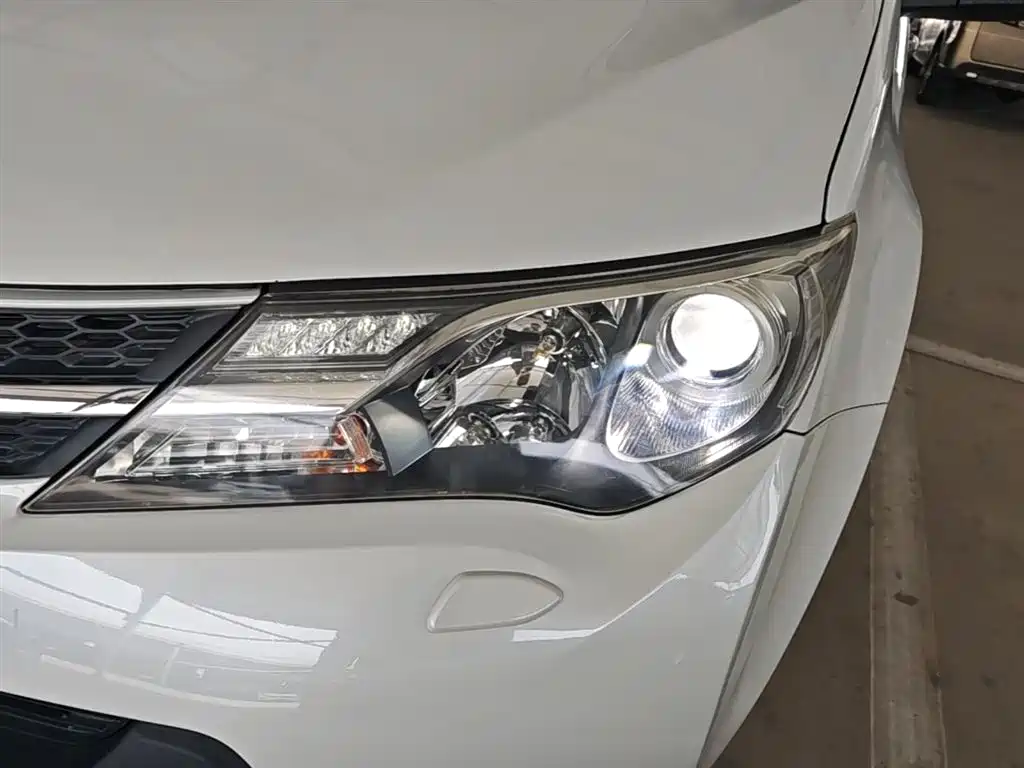Toyota RAV4 Rongfang 2015 2.5L Automatic 4WD Elite Edition фото 24