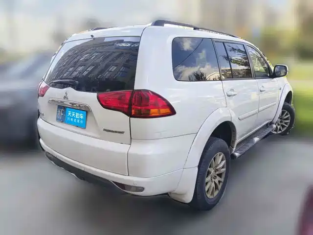 Mitsubishi Pajero Sport 2013 3.0L Automatic 2WD Luxury — фото 2