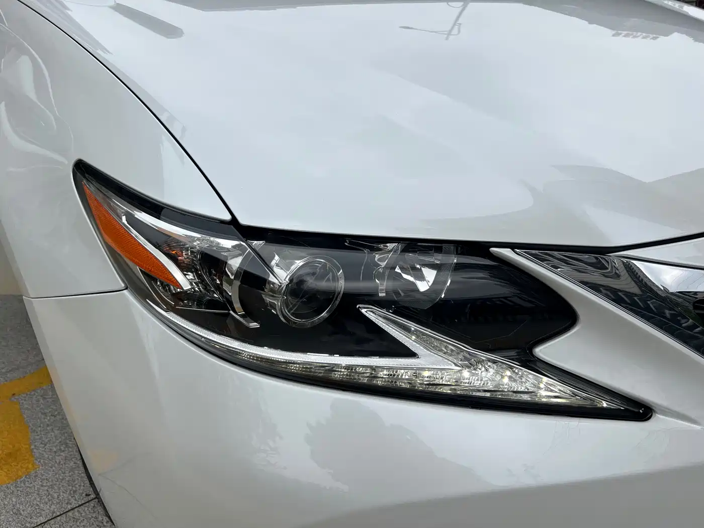 Lexus ES 2015 300h Comfort Edition фото 15
