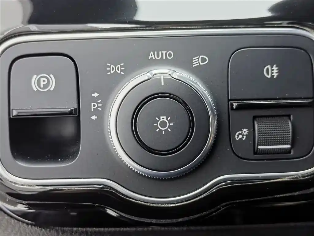 Mercedes-Benz A-Class 2020 Facelift A 200 L Sport Sedan Fashion фото 21