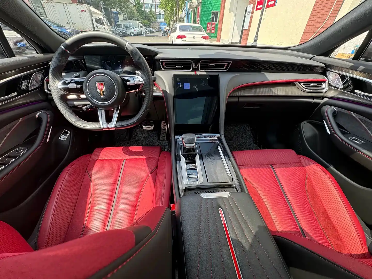 Фото 2 - Hongqi H6
