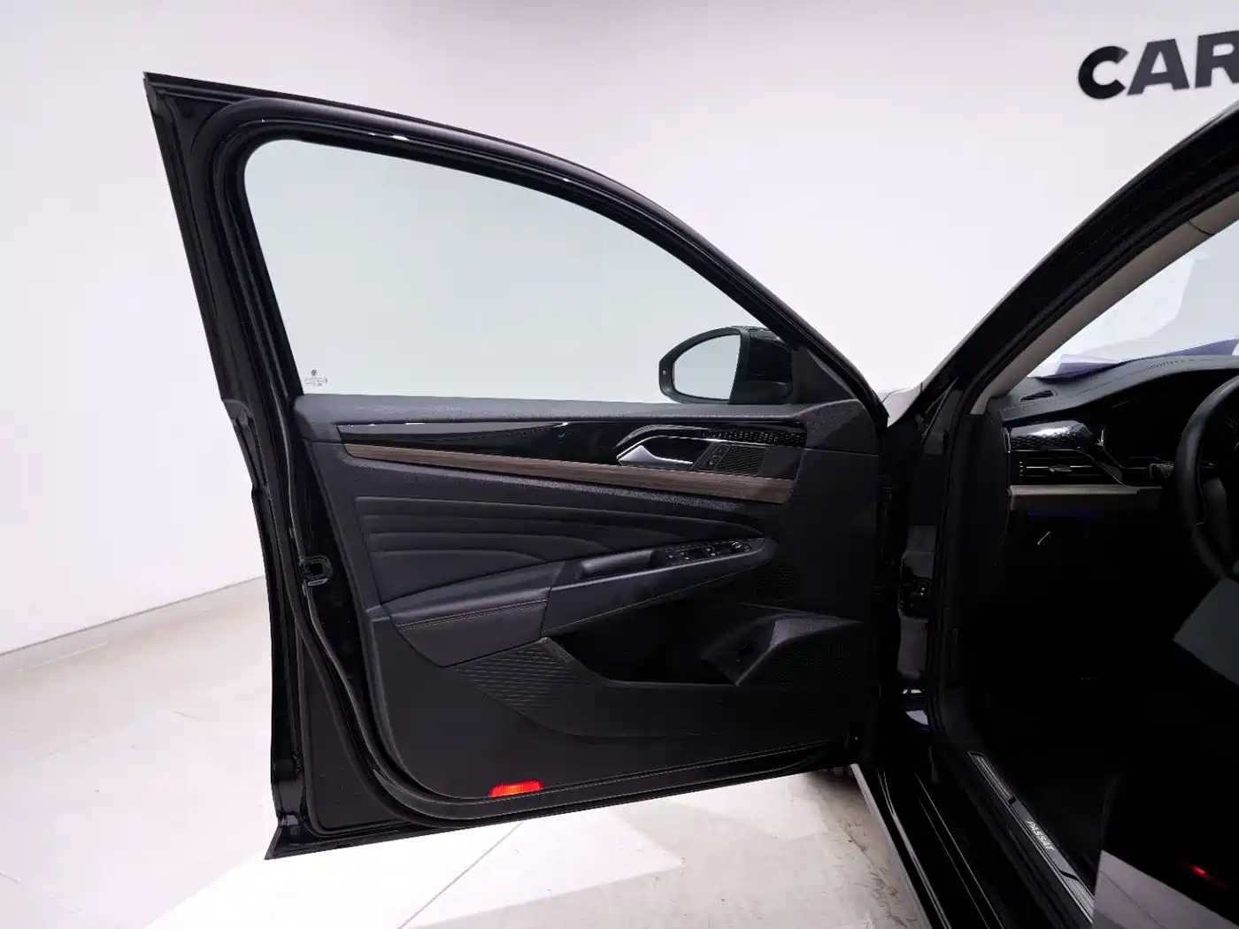 Volkswagen Passat 2019 330TSI Luxury Edition China VI фото 13