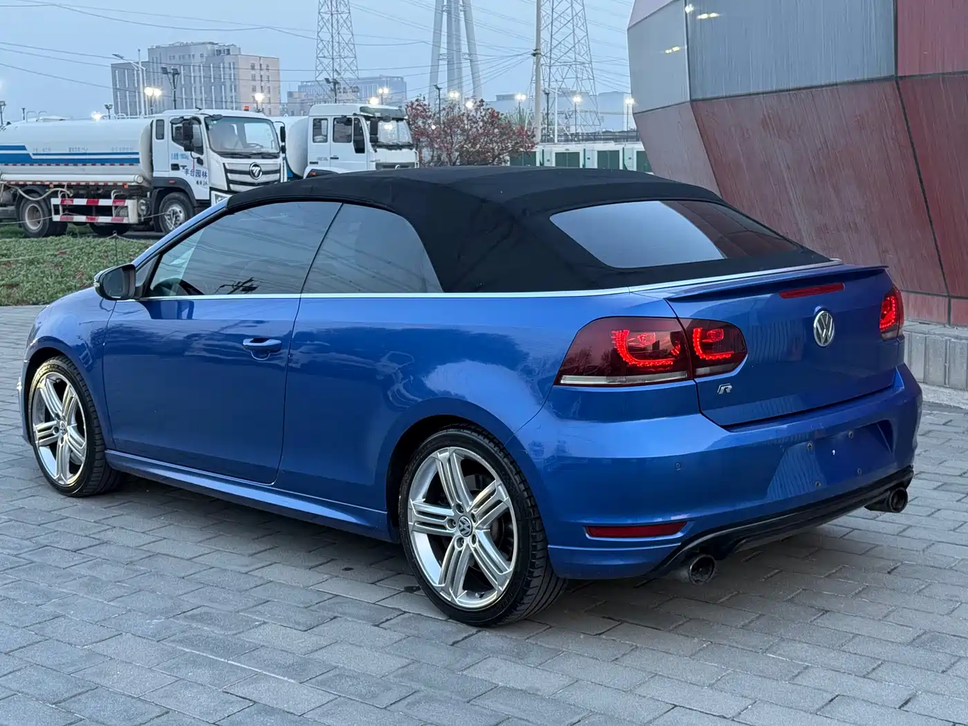 Volkswagen Golf (Import) 2014 2.0TSI R Convertible Edition фото 12