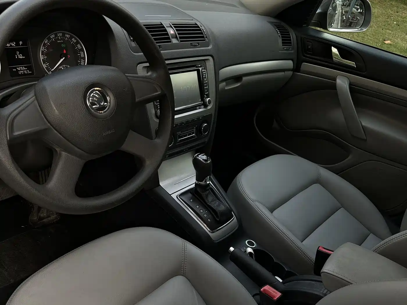 Škoda Octavia 2014 1.6L Auto Yijun Edition фото 8