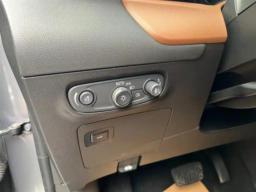 Buick Encore GX 2020 20T CVT 2WD Luxury Model фото 8