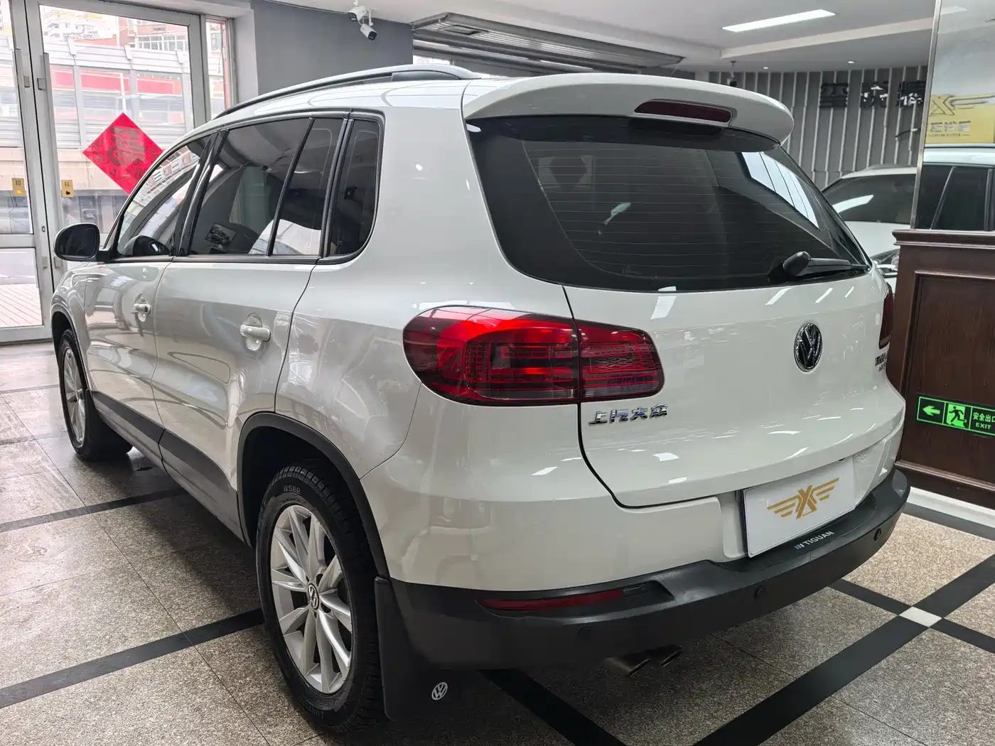 VOLKSWAGEN TIGUAN