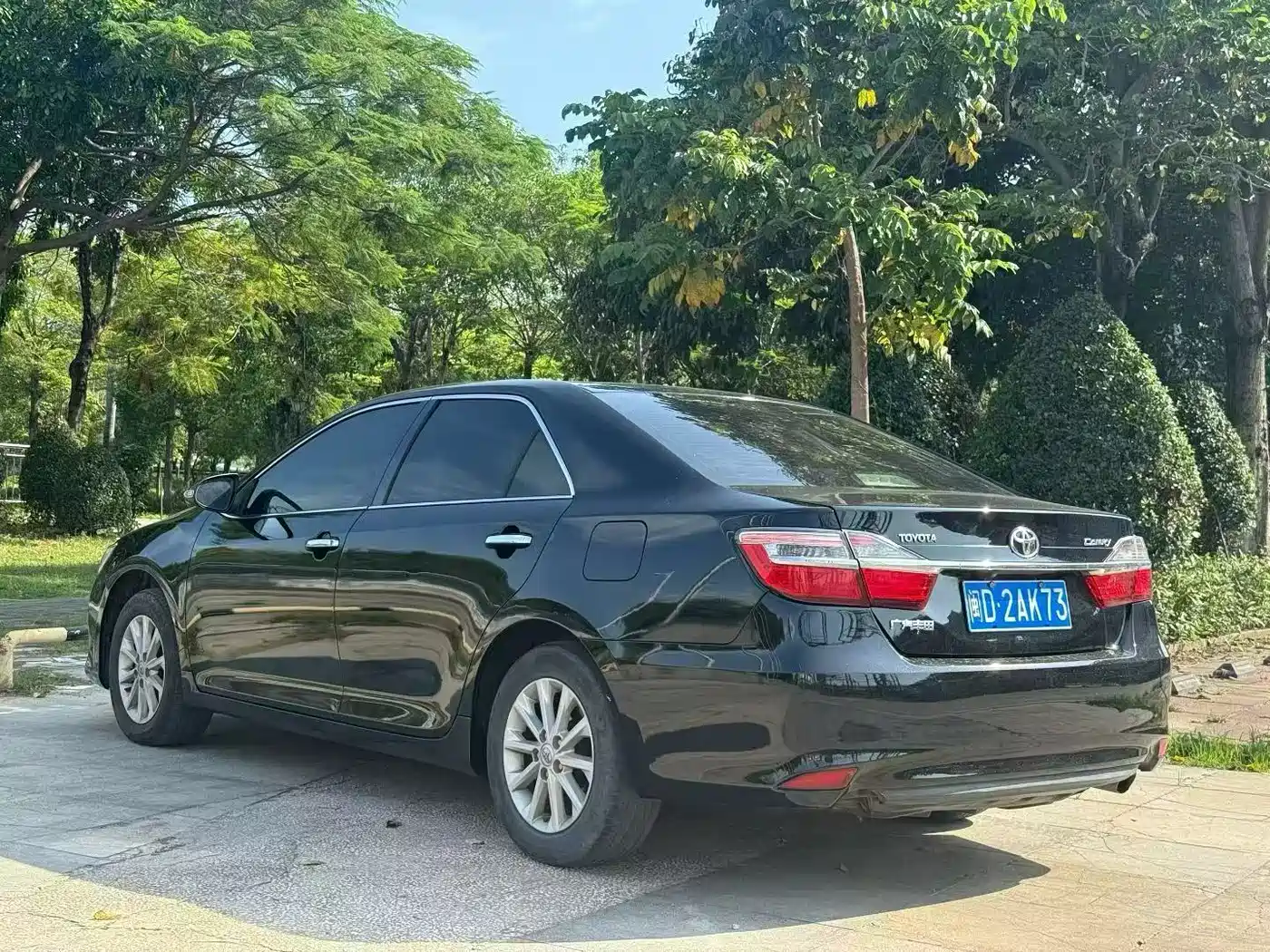 Toyota Camry 2016 2.0E 10th Anniversary Elite Edition фото 6