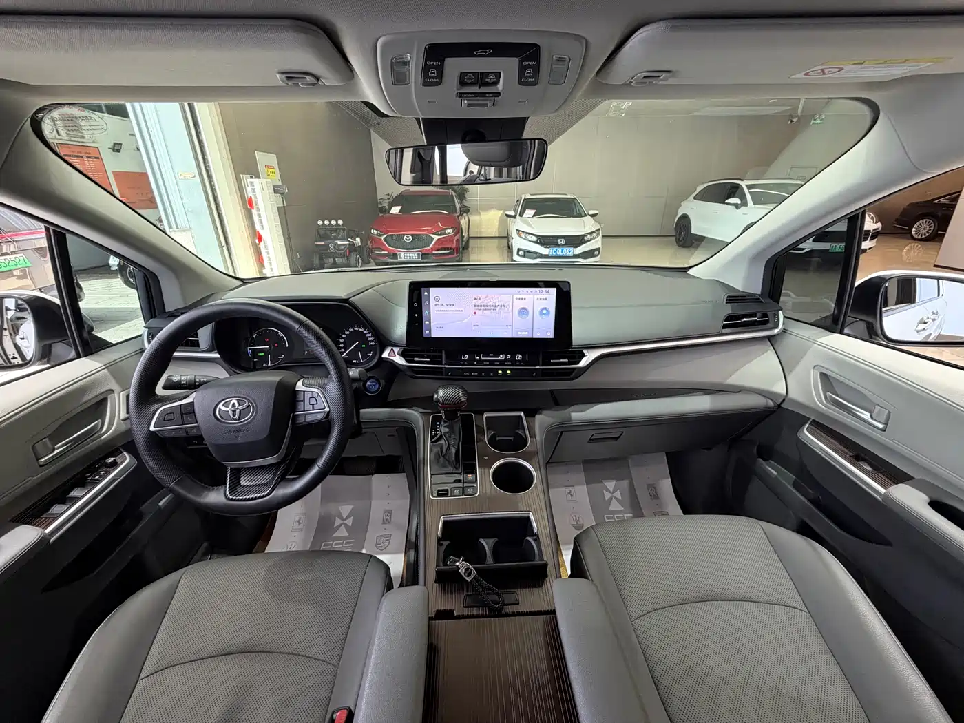 Toyota Granvia 2023 2.5L Hybrid Prestige PLUS Edition фото 16