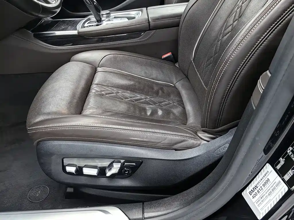 Photo 20 - BMW 7 Series