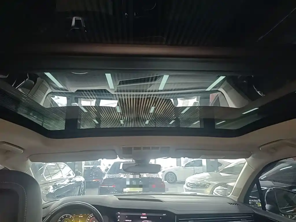 Volkswagen Touareg 2019 3.0TSI Sharp Edge Edition China VI фото 18