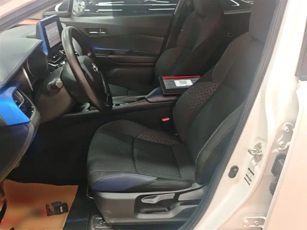 Toyota C-HR 2021 2.0L Comfort Edition фото 15