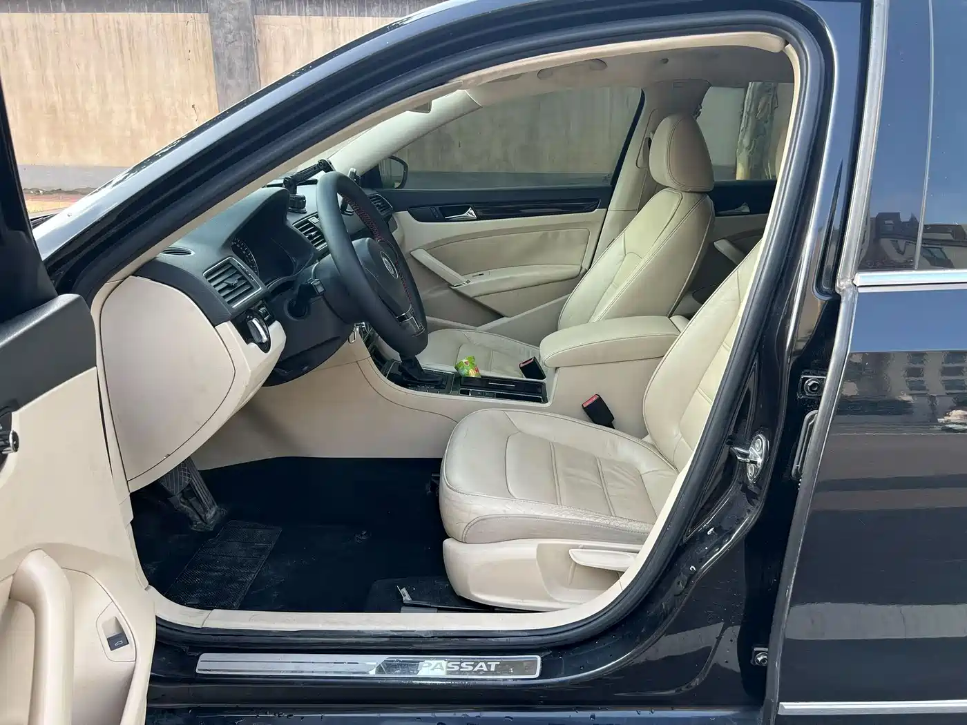 Volkswagen Passat 2011 1.8TSI DSG Honor Edition фото 5