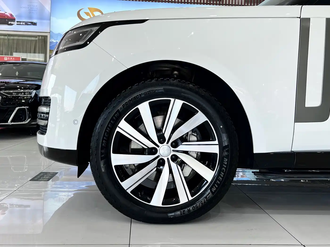 Land Rover Range Rover 2024 3.0 L6 400PS Golden Age Extended 7-Seater фото 26