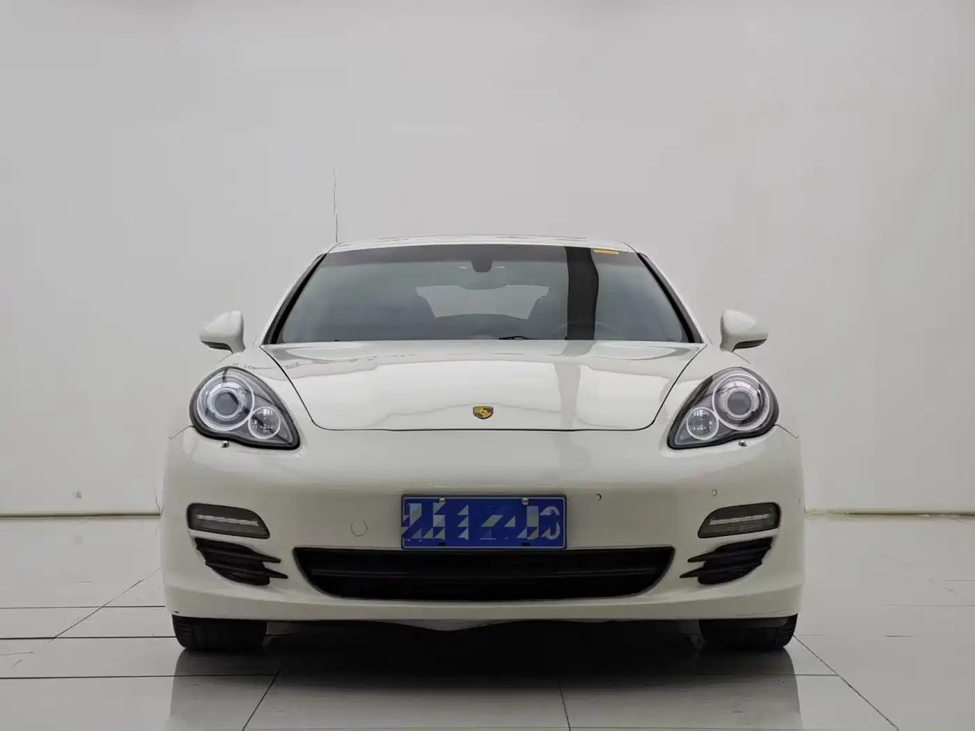 Porsche Panamera 2013 Panamera Platinum Edition 3.6L фото 2