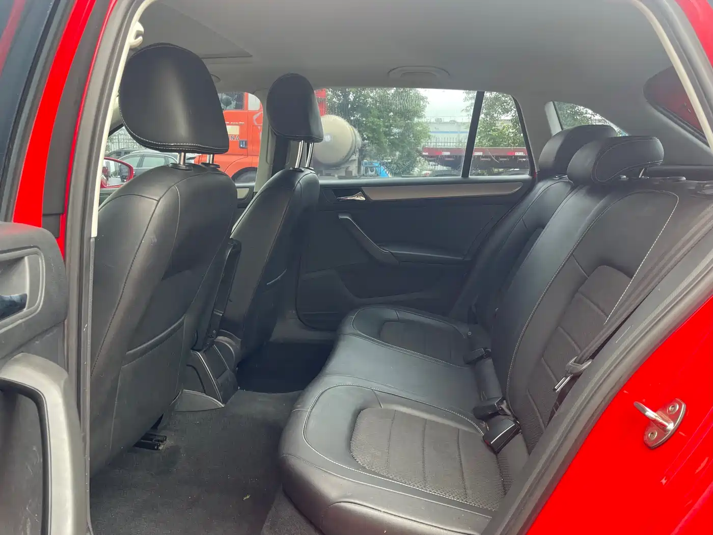 Škoda Skoda Rapid Spaceback 2016 Facelift 1.6L Automatic Innovation Edition фото 5
