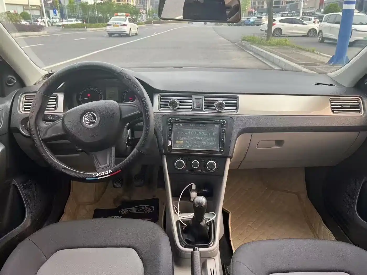 Škoda Rapid 2015 1.4L Manual Joy Selection фото 8
