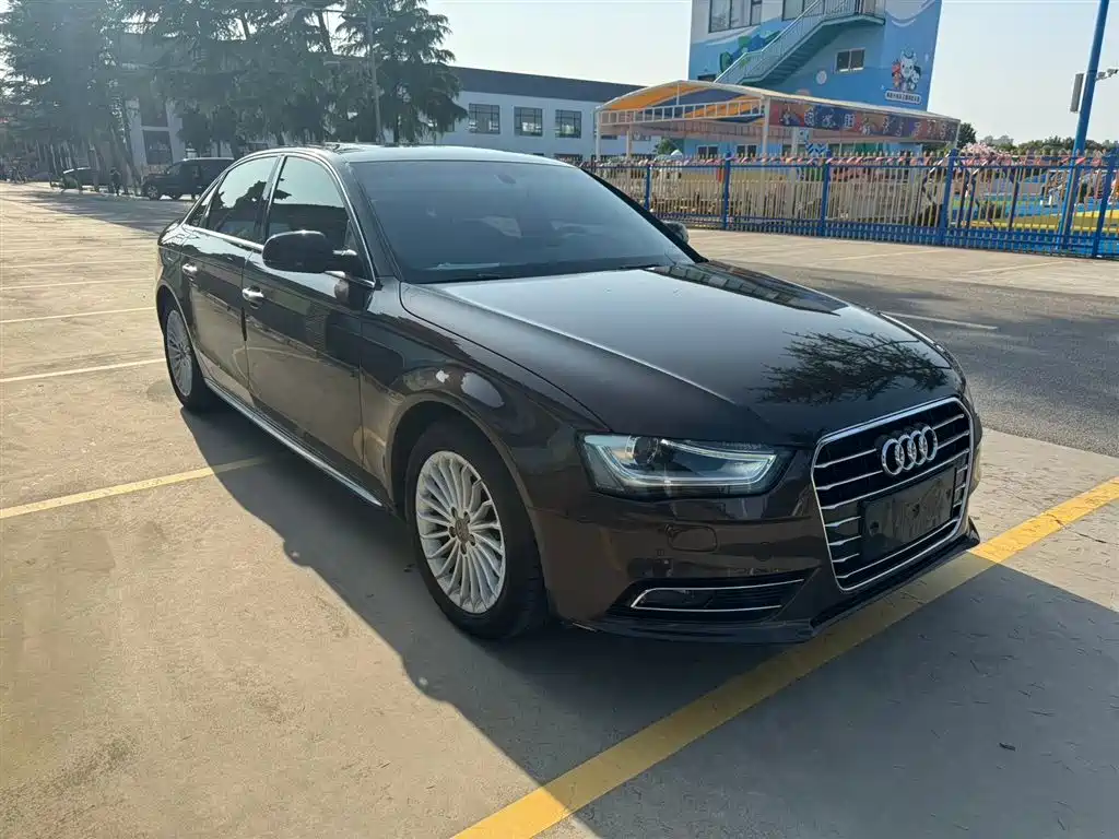 Audi A4L 2016 35 TFSI Collector's Edition S line Comfort фото 3