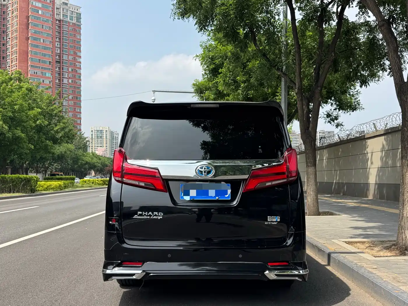 Toyota Alphard 2020 Hybrid 2.5L Premium Edition фото 4