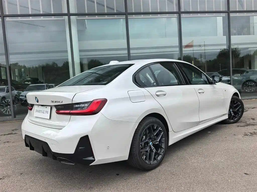 BMW 3 Series 2025 330Li M Sport Night Edition фото 5