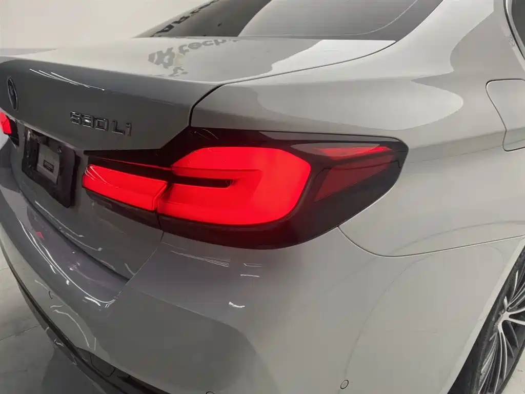 BMW 5 Series 2023 530Li Leading M Sport Package фото 10