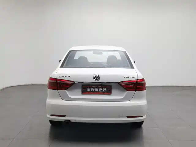 Volkswagen Lavida 2013 Facelift Classic 1.6L Manual Comfort — фото 4
