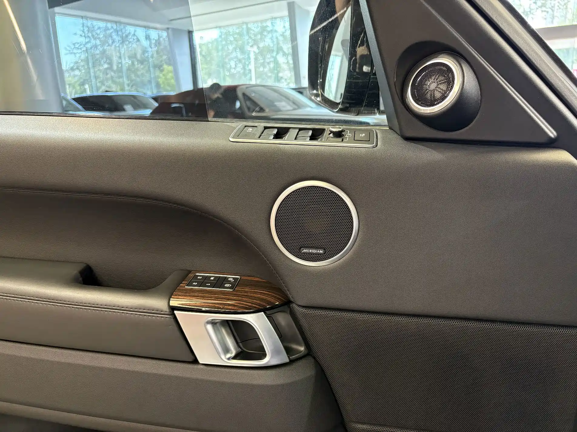 Фото 24 - Land Rover Range Rover