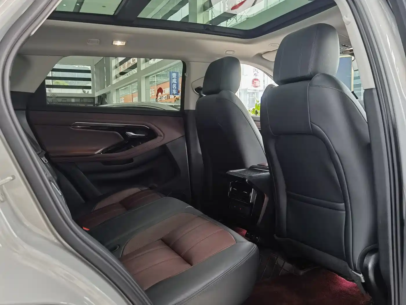 Land Rover Range Rover Evoque 2022 Range Rover Evoque L 249PS R-Dynamic Luxury Edition фото 14